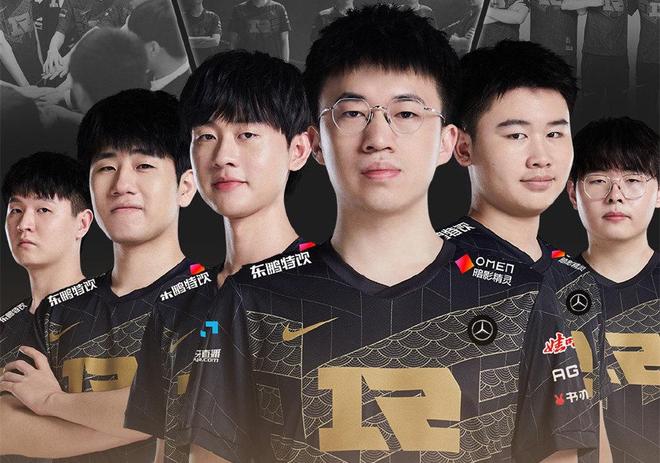 控制着皮球 控制着皮球